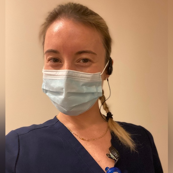 Meet your Posher, Léa - Picture 3 of 3